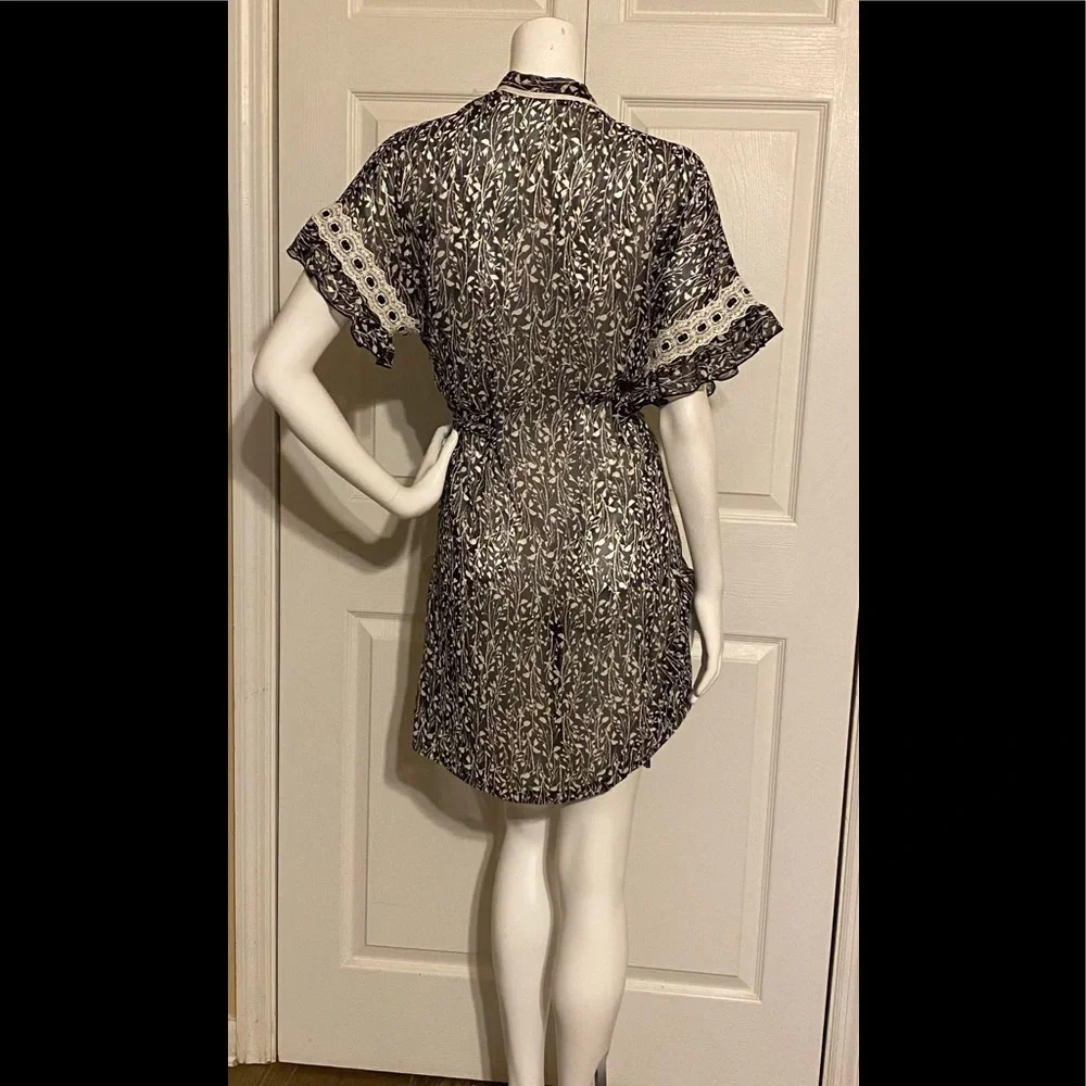 NWT Women’s Linea Dontella S/S Robe Sz M Black/White Floral